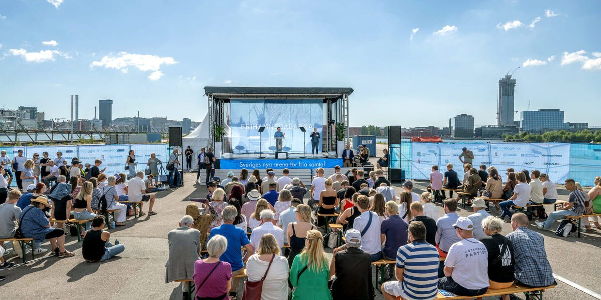 Samhällsdebatt utomhusscen