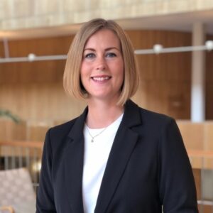 Emmyly Bönfors (C)